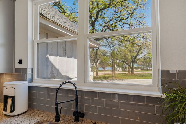 526 E Greenbriar, Granite Shoals, TX 78654