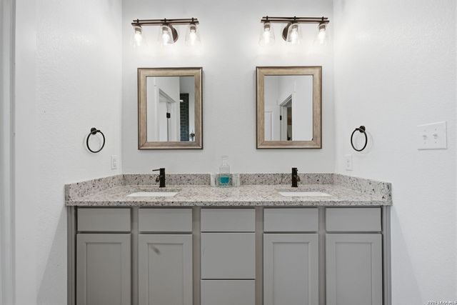 526 E Greenbriar, Granite Shoals, TX 78654