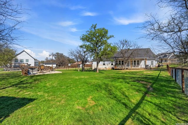 526 E Greenbriar, Granite Shoals, TX 78654