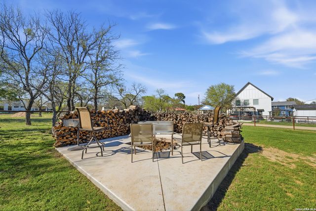 526 E Greenbriar, Granite Shoals, TX 78654