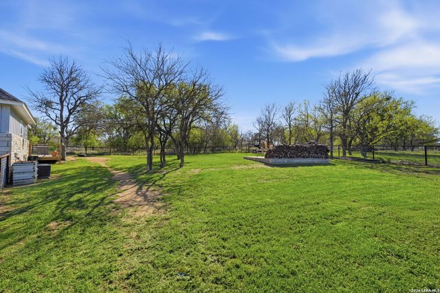 526 E Greenbriar, Granite Shoals, TX 78654