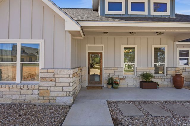 526 E Greenbriar, Granite Shoals, TX 78654