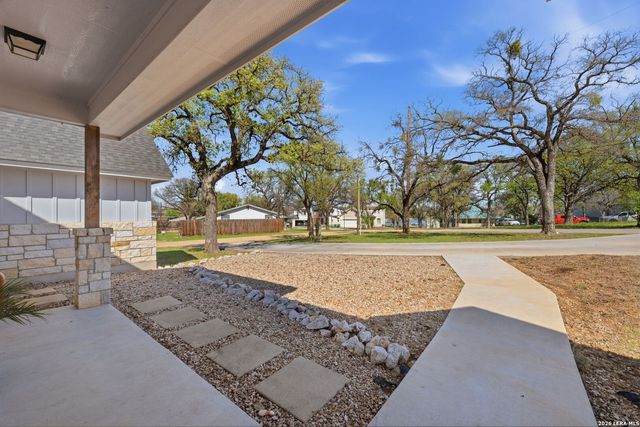 526 E Greenbriar, Granite Shoals, TX 78654