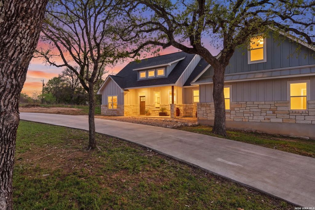 526 E Greenbriar, Granite Shoals, TX 78654