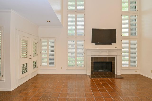 294 Sugarberry Circle, Houston, TX 77024
