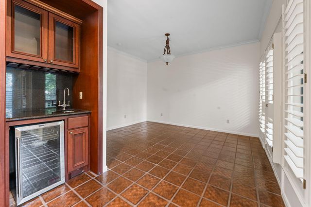 294 Sugarberry Circle, Houston, TX 77024