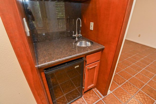 294 Sugarberry Circle, Houston, TX 77024