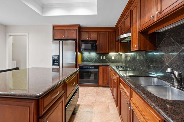 294 Sugarberry Circle, Houston, TX 77024
