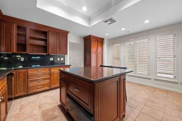 294 Sugarberry Circle, Houston, TX 77024