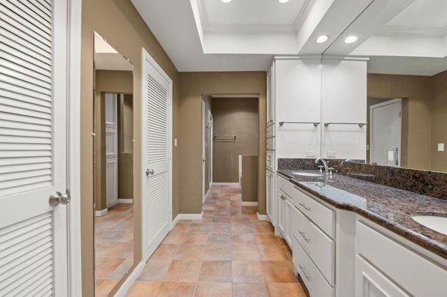 294 Sugarberry Circle, Houston, TX 77024