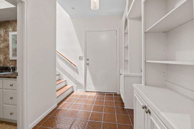 294 Sugarberry Circle, Houston, TX 77024