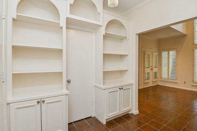 294 Sugarberry Circle, Houston, TX 77024