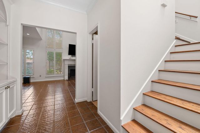 294 Sugarberry Circle, Houston, TX 77024