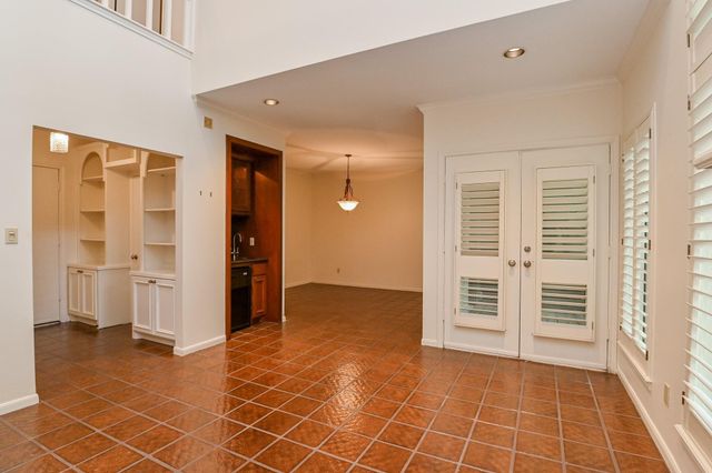 294 Sugarberry Circle, Houston, TX 77024
