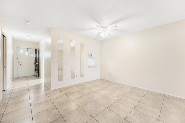 5725 FERNLEY Drive E 47, West Palm Beach, FL 33415