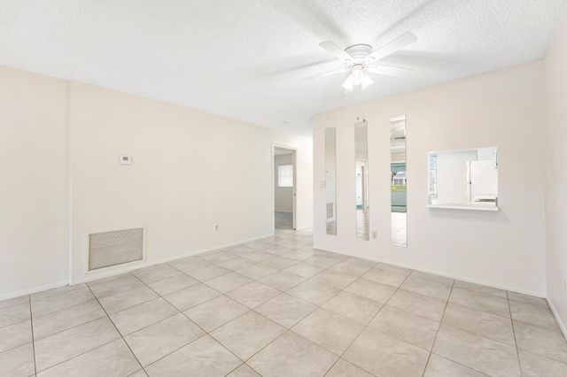5725 FERNLEY Drive E 47, West Palm Beach, FL 33415