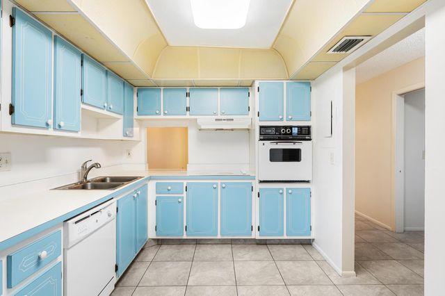 5725 FERNLEY Drive E 47, West Palm Beach, FL 33415