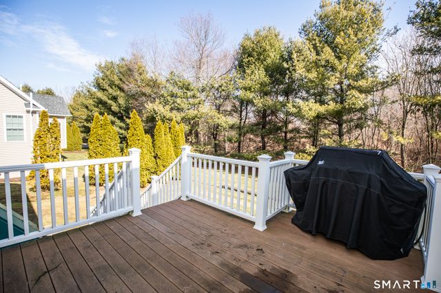 2 Riverwalk, Branford, CT 06405