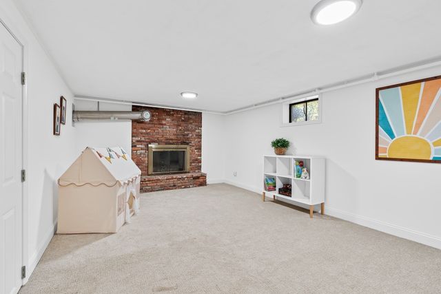 16 Happy Hollow Road, Wayland, MA 01778