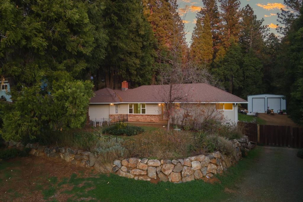 2893 Prouty Ln, Camino, CA 95709