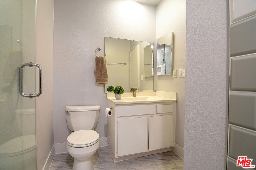 Image 12 of property listing at 5252 Coldwater Canyon Avenue 214, Sherman Oaks, CA 91401