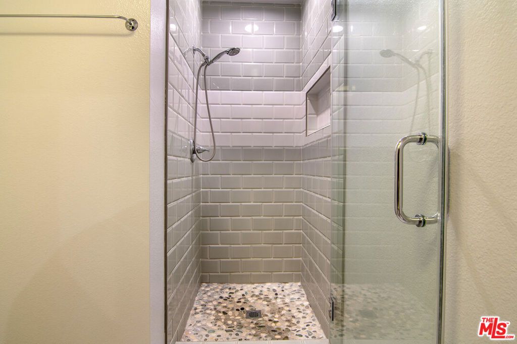 Image 13 of property listing at 5252 Coldwater Canyon Avenue 214, Sherman Oaks, CA 91401