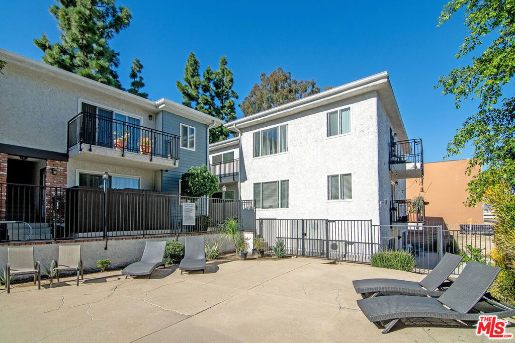 Image 19 of property listing at 5252 Coldwater Canyon Avenue 214, Sherman Oaks, CA 91401