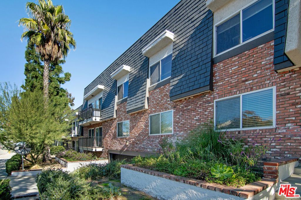 Image 2 of property listing at 5252 Coldwater Canyon Avenue 214, Sherman Oaks, CA 91401
