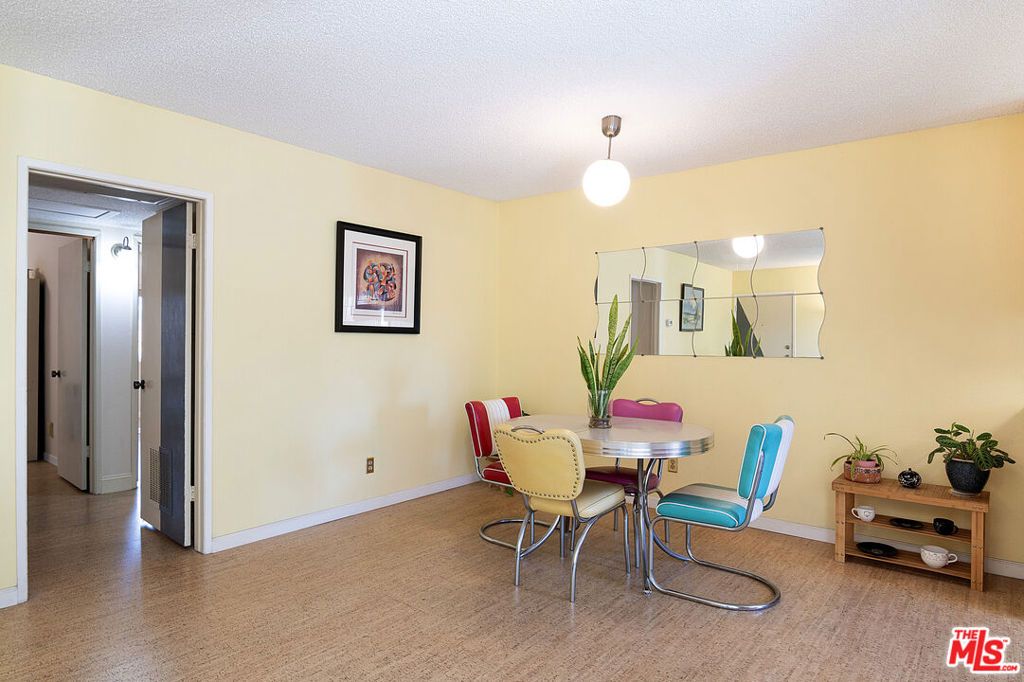 Image 6 of property listing at 5252 Coldwater Canyon Avenue 214, Sherman Oaks, CA 91401