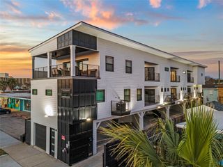 1716 23rd St C, Galveston, TX 77550