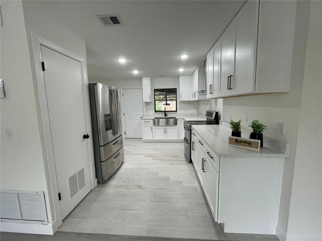 517 HICKORYWOOD AVENUE, Altamonte Springs, FL 32714