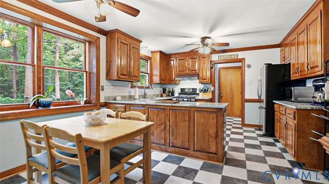 6229 Fire Ln, Mechanicsville, VA 23116