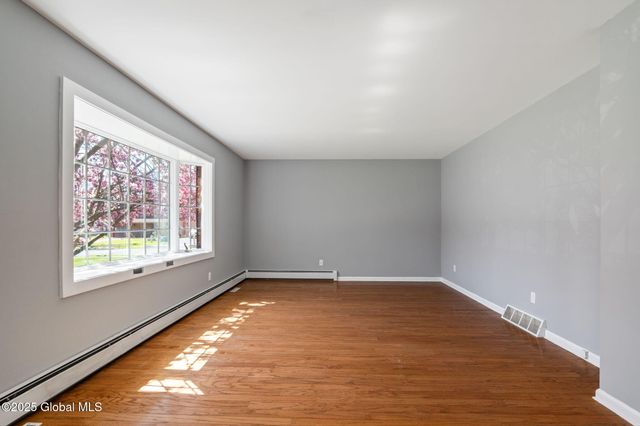 14 Hemlock Lane, Albany, NY 12208