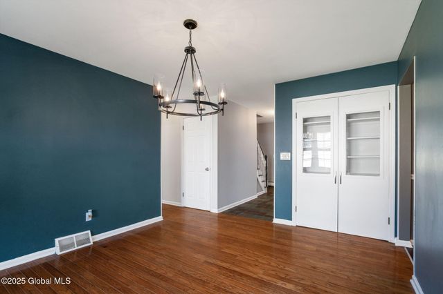 14 Hemlock Lane, Albany, NY 12208