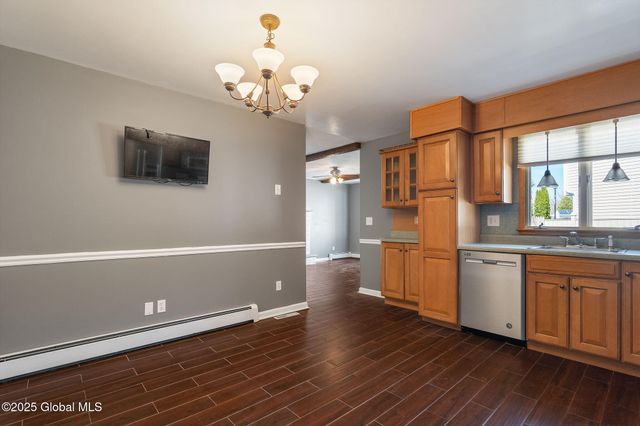 14 Hemlock Lane, Albany, NY 12208