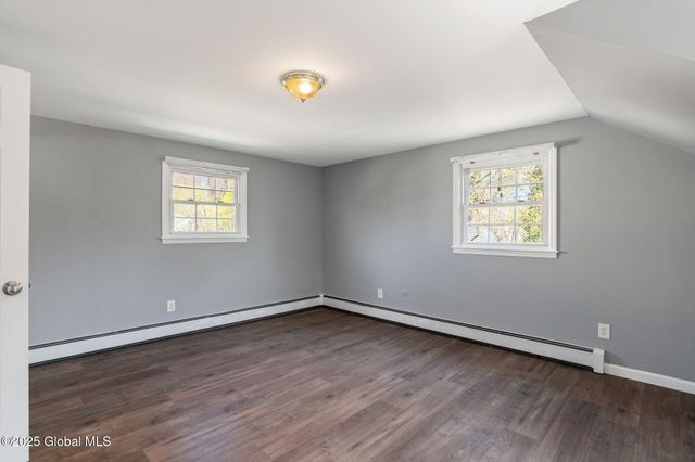 14 Hemlock Lane, Albany, NY 12208