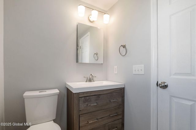14 Hemlock Lane, Albany, NY 12208