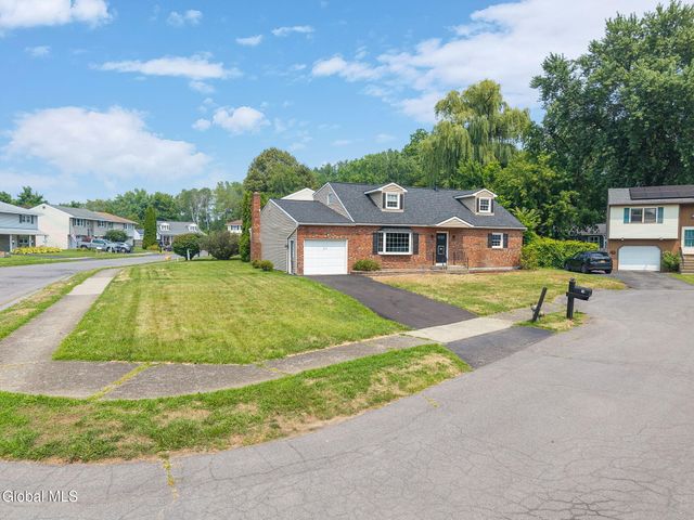 14 Hemlock Lane, Albany, NY 12208