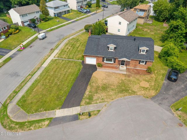 14 Hemlock Lane, Albany, NY 12208