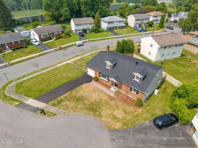 14 Hemlock Lane, Albany, NY 12208