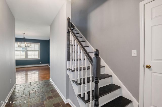 14 Hemlock Lane, Albany, NY 12208