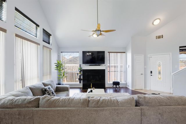 1031 Park Avenue, Carrollton, TX 75006