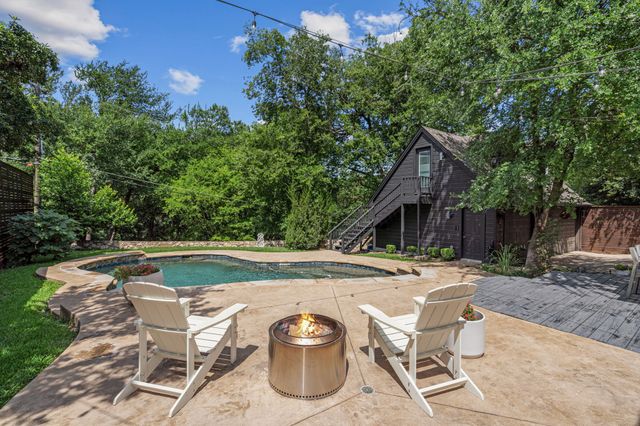 2215 Ward Parkway, Fort Worth, TX 76110