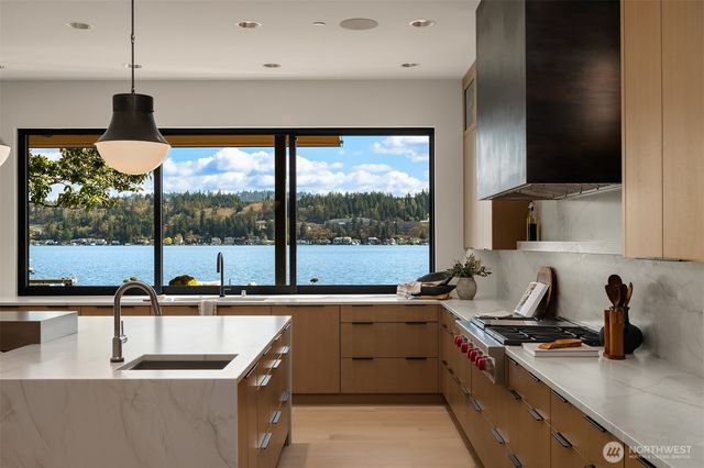 5330 Butterworth Road, Mercer Island, WA 98040