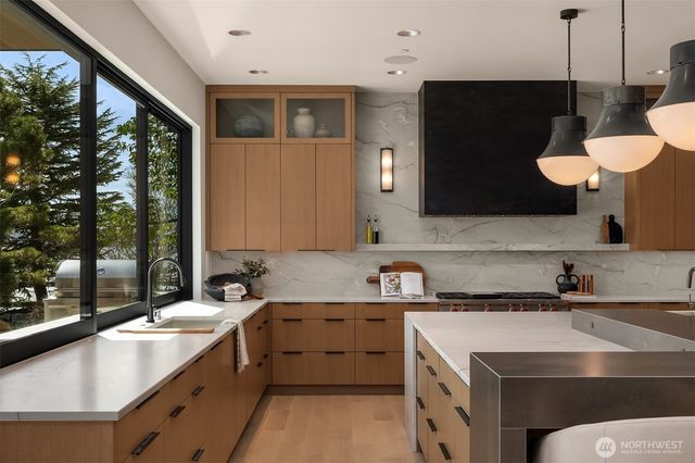 5330 Butterworth Road, Mercer Island, WA 98040