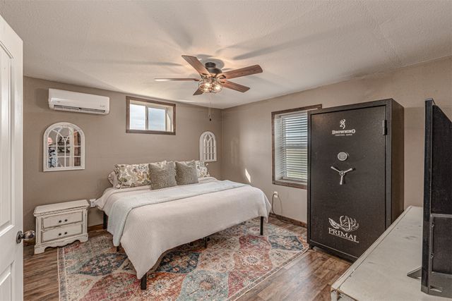 15301 County Road 4018, Kemp, TX 75143