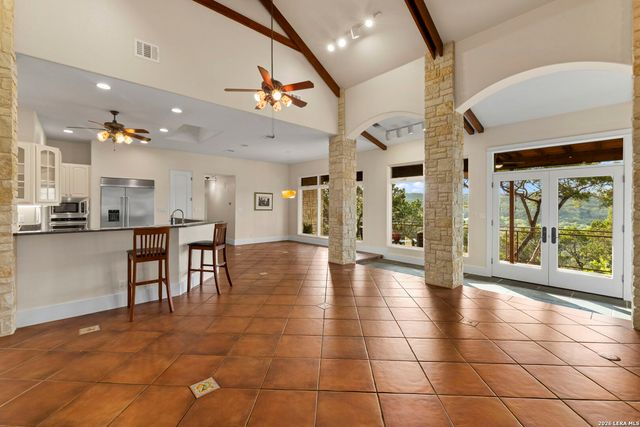 15529 Escarpment Oak, Helotes, TX 78023