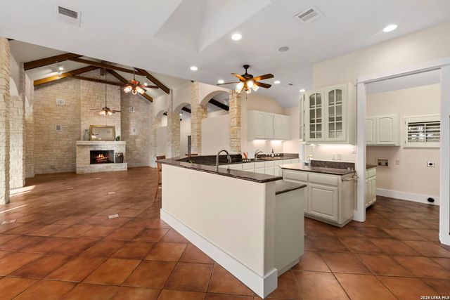 15529 Escarpment Oak, Helotes, TX 78023