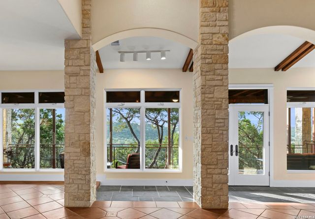 15529 Escarpment Oak, Helotes, TX 78023