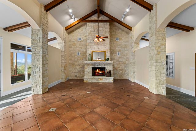 15529 Escarpment Oak, Helotes, TX 78023